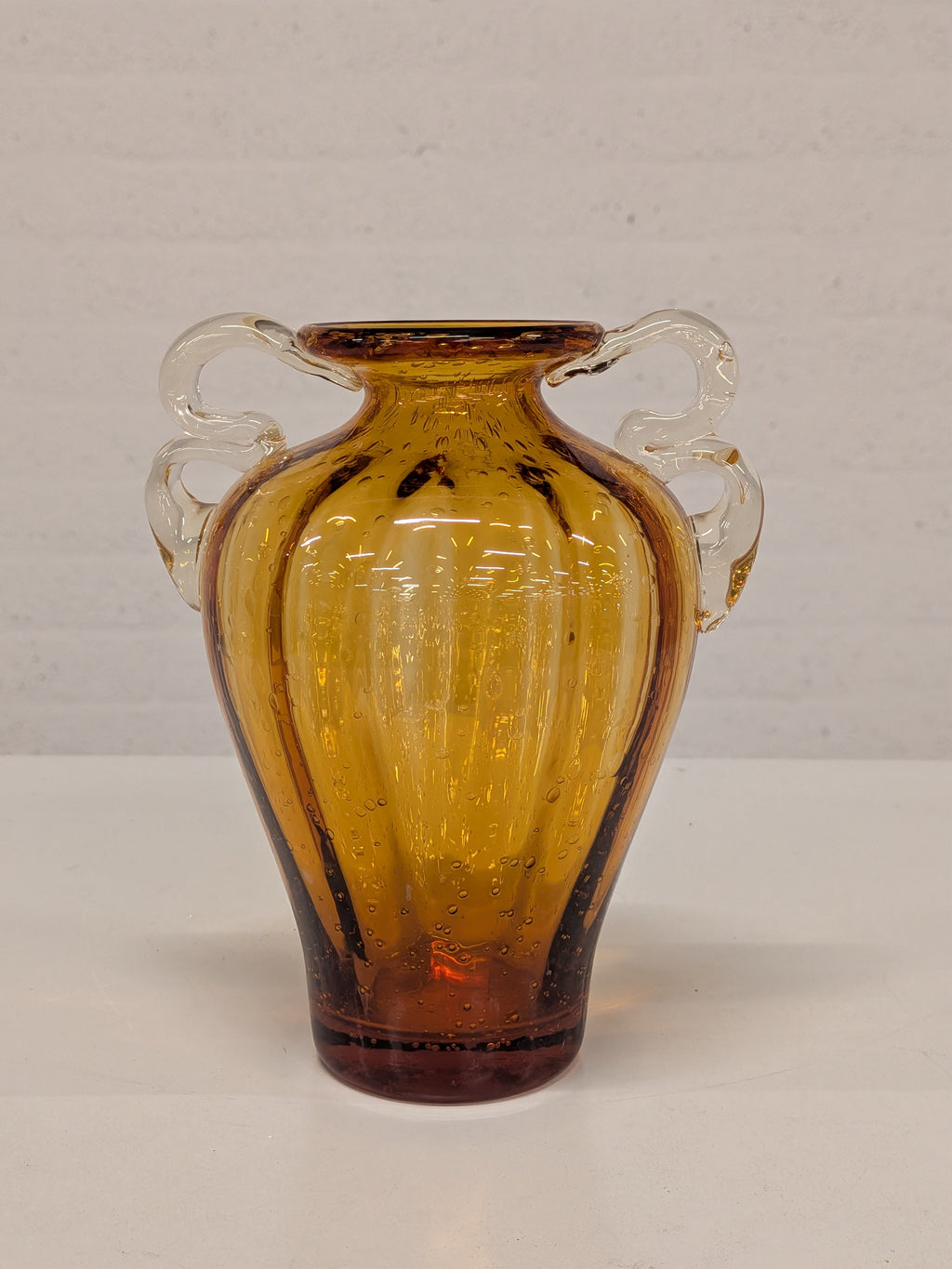 Vaas amber bubbelglas met oren