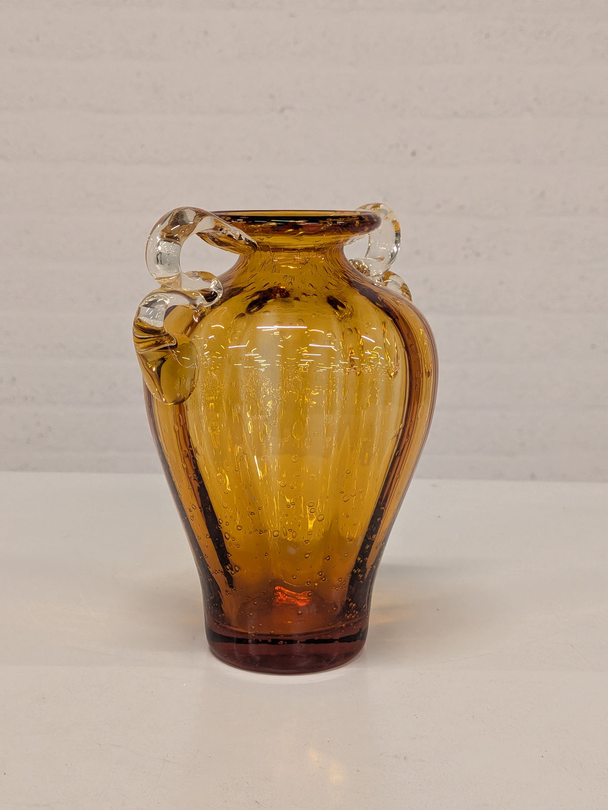 Vaas amber bubbelglas met oren