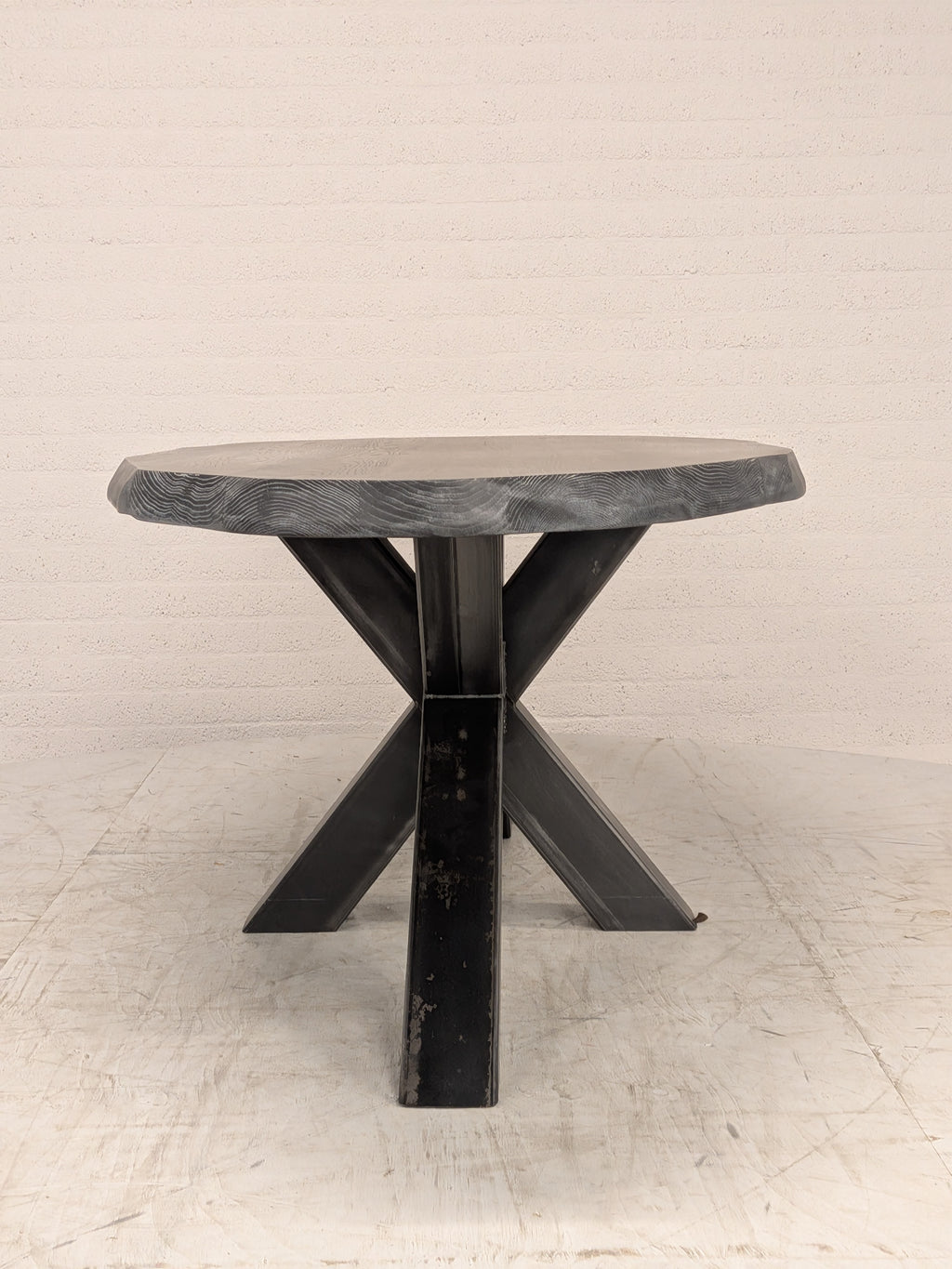 Eettafel ovaal met stalen spinpoot