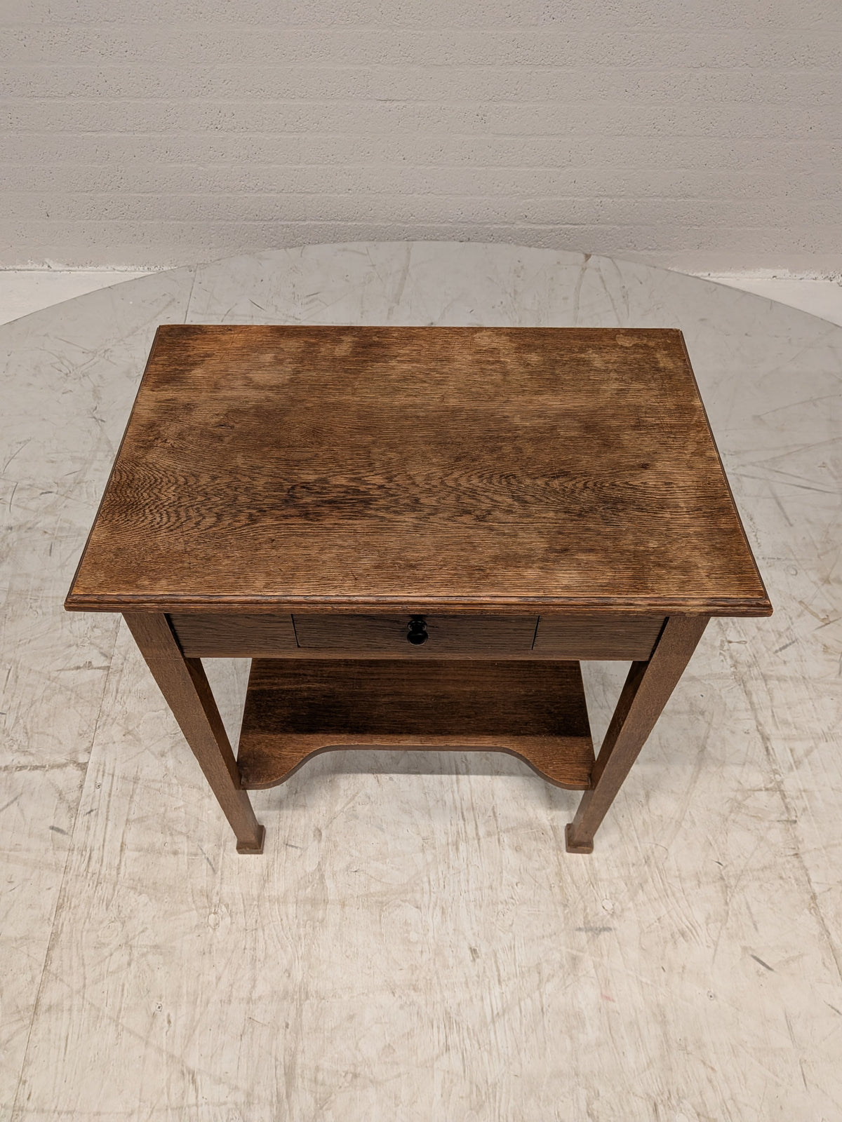 Houten bijzettafeltje met lade
