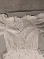 Vintage trouwjurk met sleep, sluier en hoofdtooi