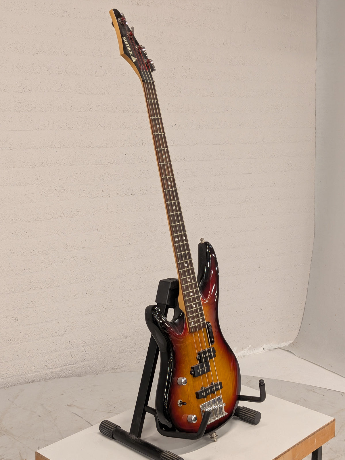 Samick basgitaar, linkshandig