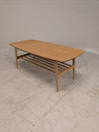 Vintage salontafel met lectuurrek