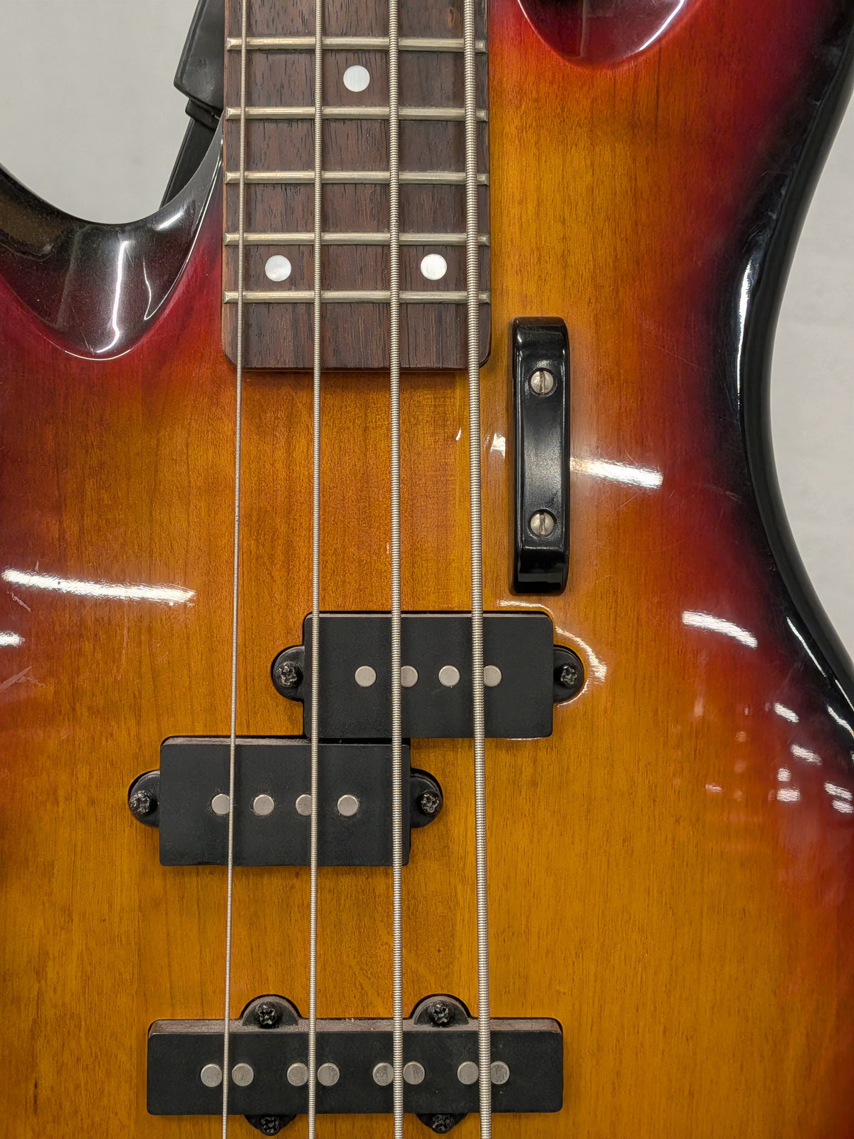Samick basgitaar, linkshandig