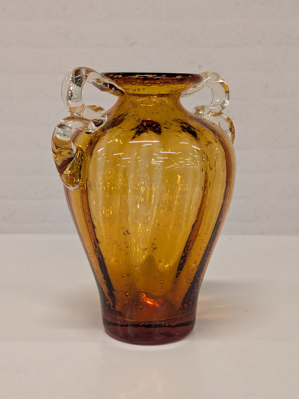 Vaas amber bubbelglas met oren