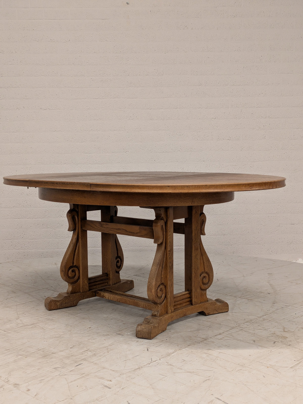 Ovale eiken eettafel met klapbladen