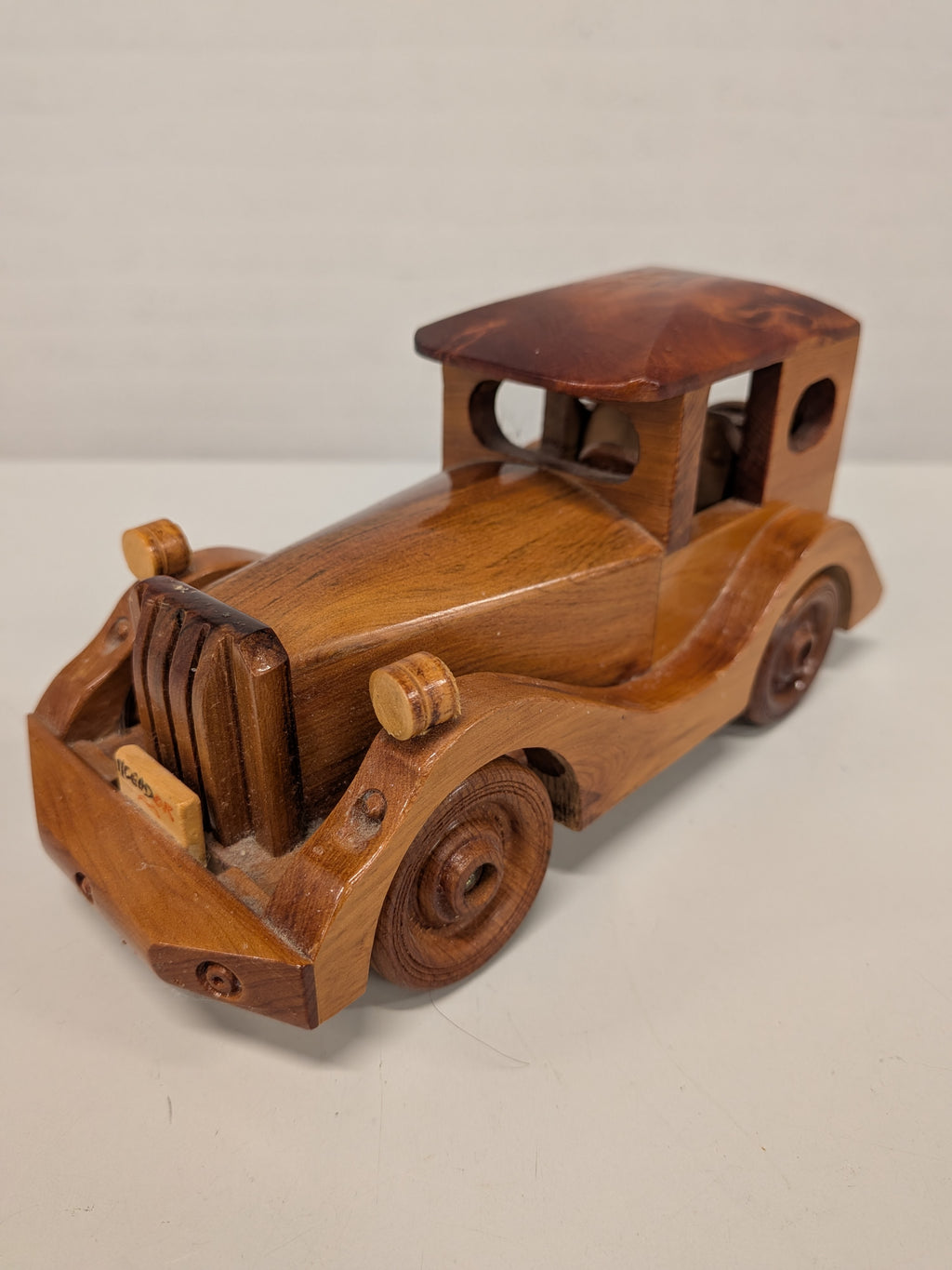Houten oldtimer van thuyahout