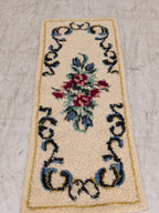 Vintage handgeknoopt kleedje met rozen