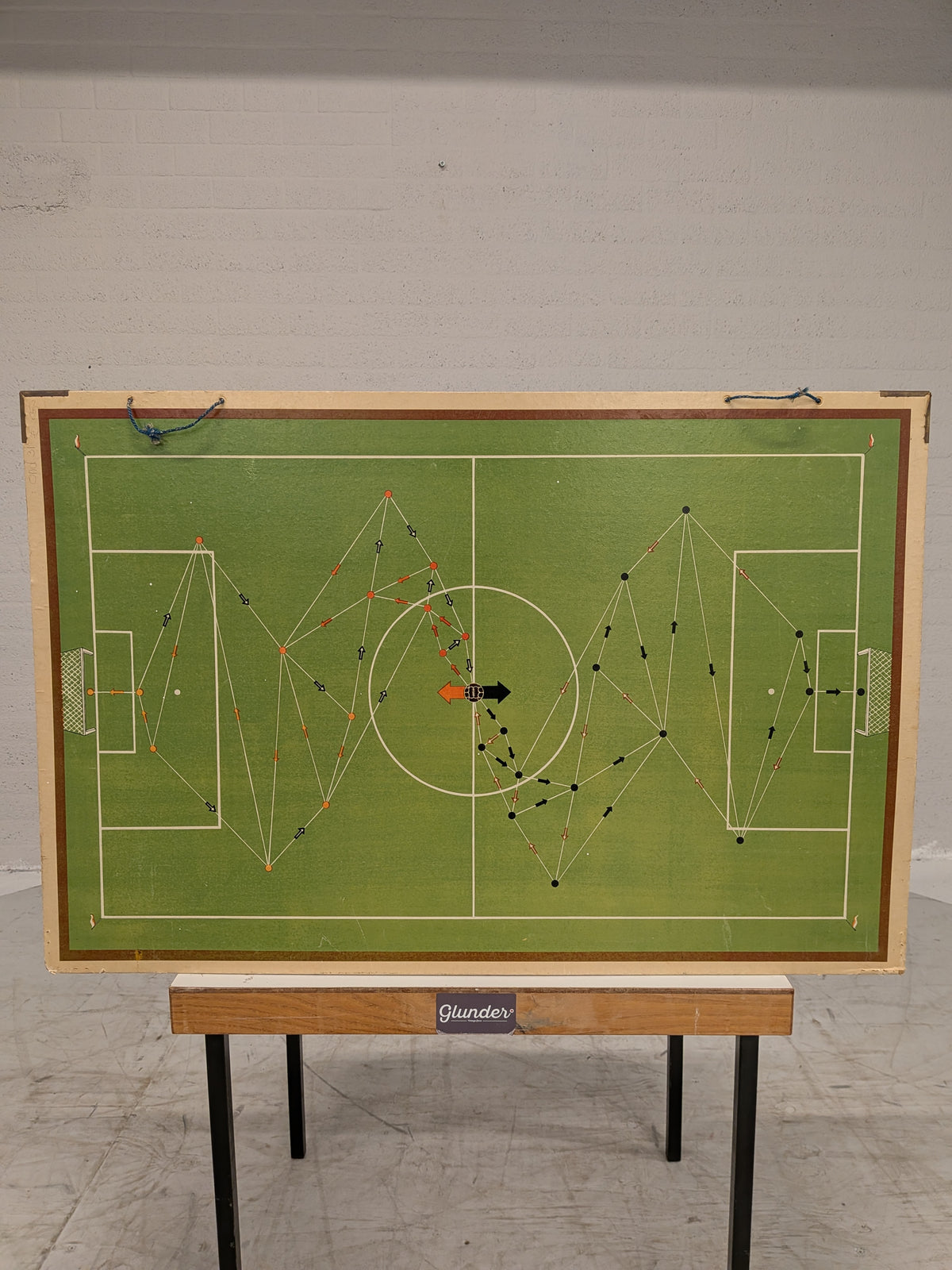 Vintage schoolplaat werkwoorden, met voetbalbord