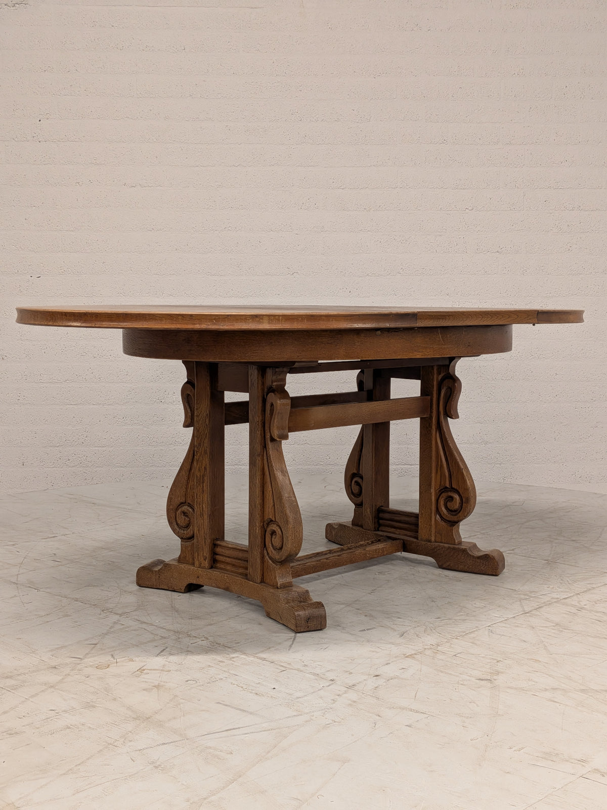 Ovale eiken eettafel met klapbladen