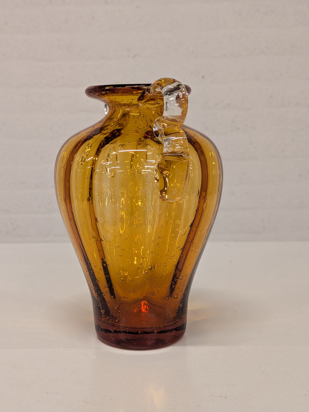 Vaas amber bubbelglas met oren