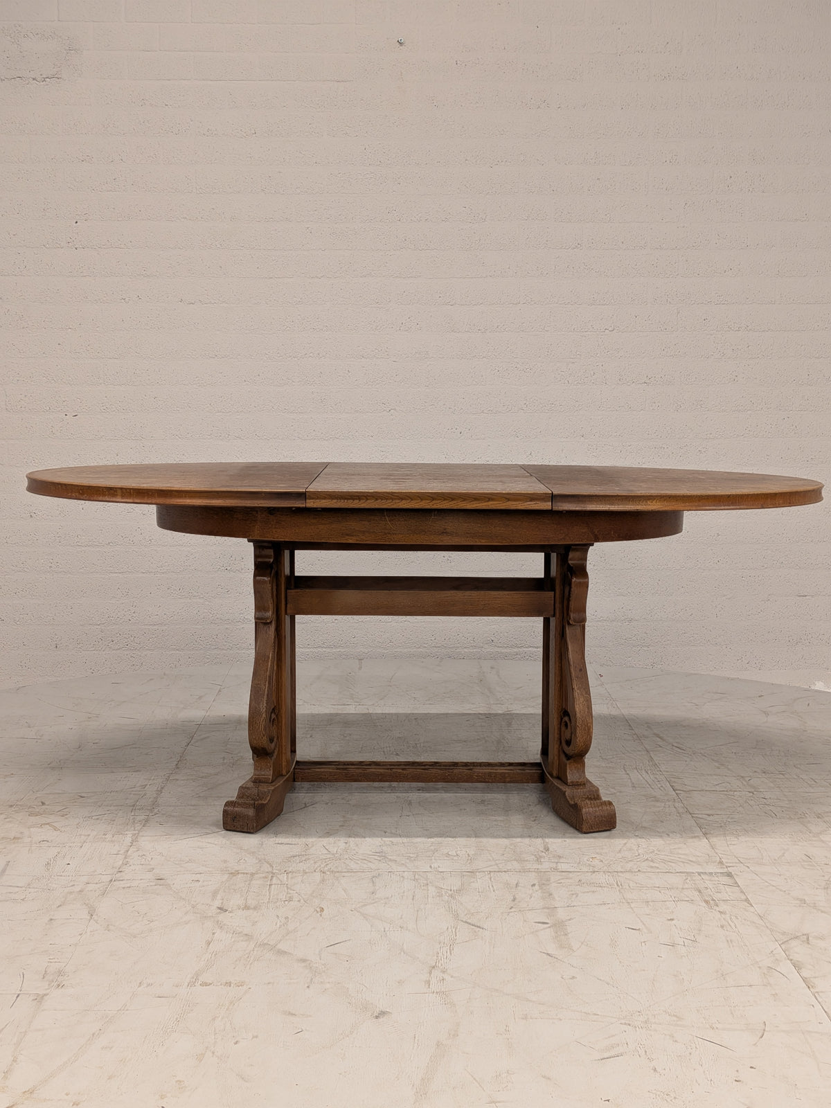 Ovale eiken eettafel met klapbladen