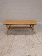 Vintage salontafel met lectuurrek