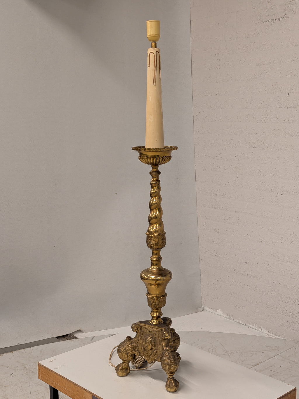 Grote messing kandelaarlamp met engelenkopjes
