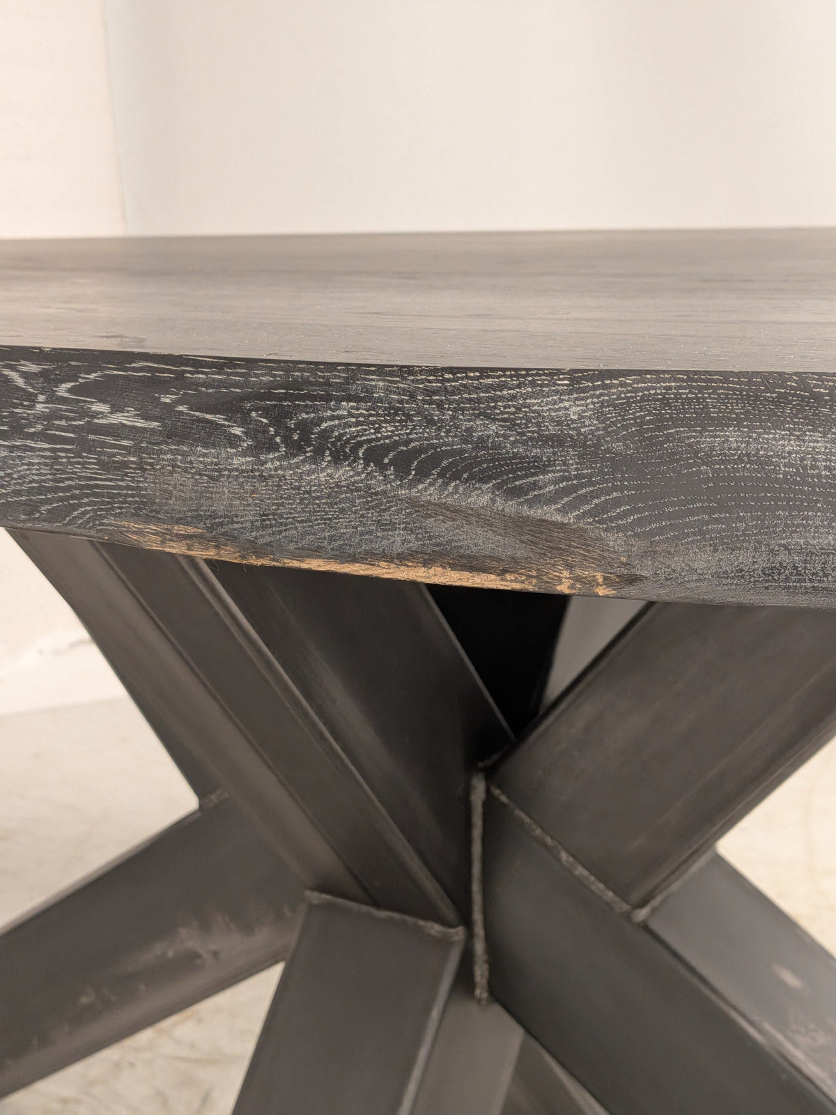 Eettafel ovaal met stalen spinpoot