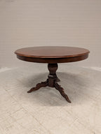Ronde tafel op driepoot