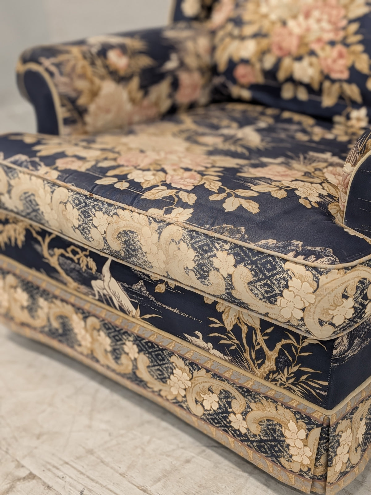 Fauteuil bloemenstof donkerblauw