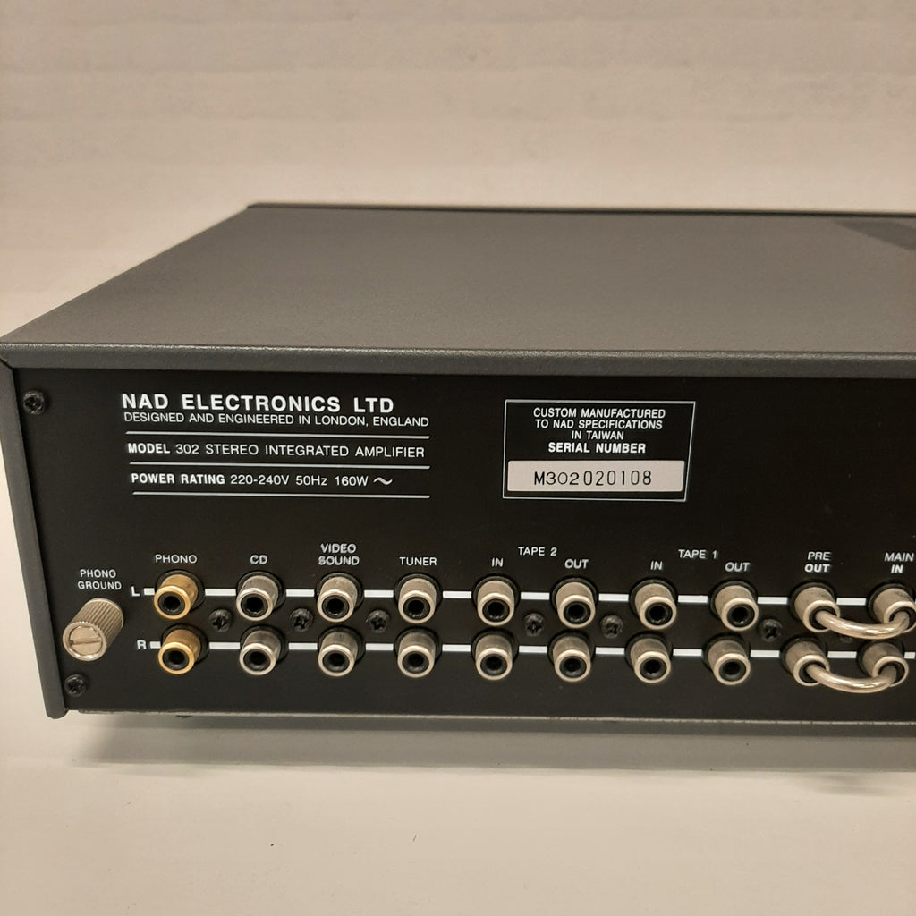 NAD 302 versterker