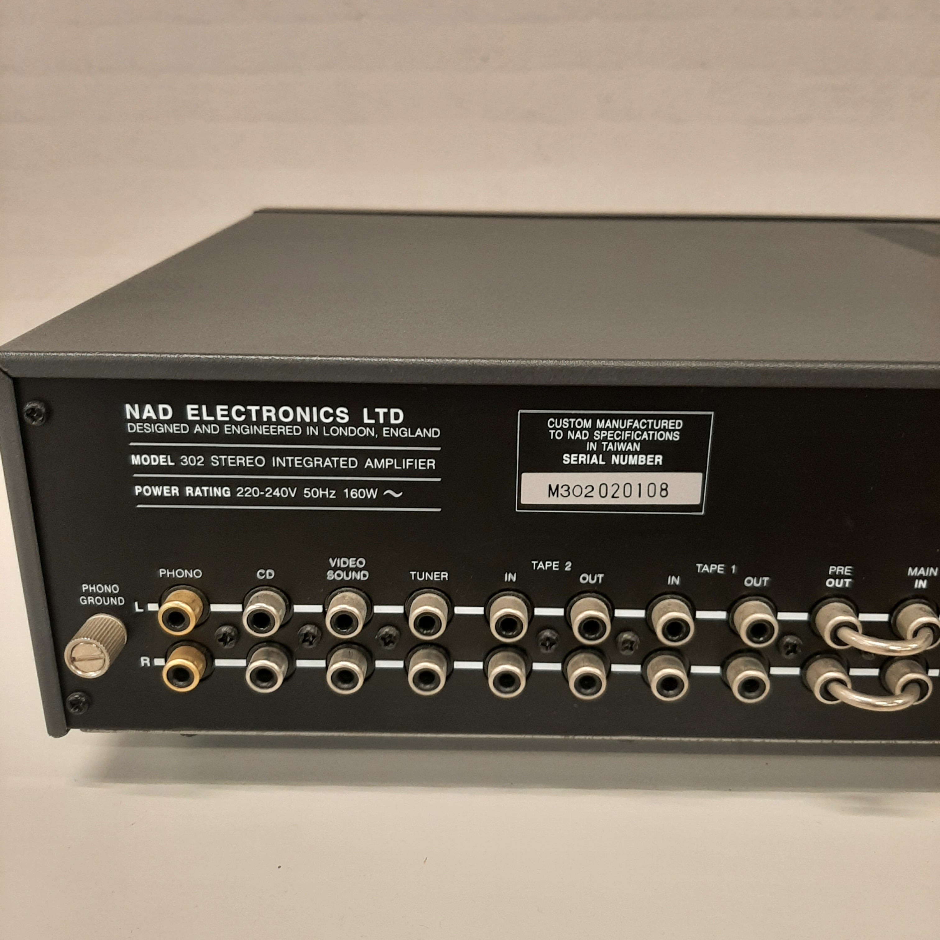 NAD 302 versterker