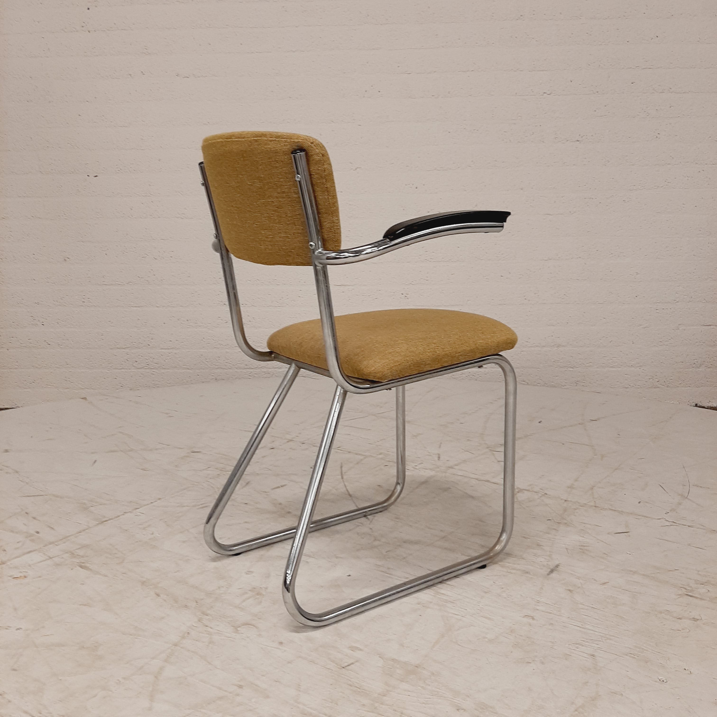 Buisframestoel gele bekleding