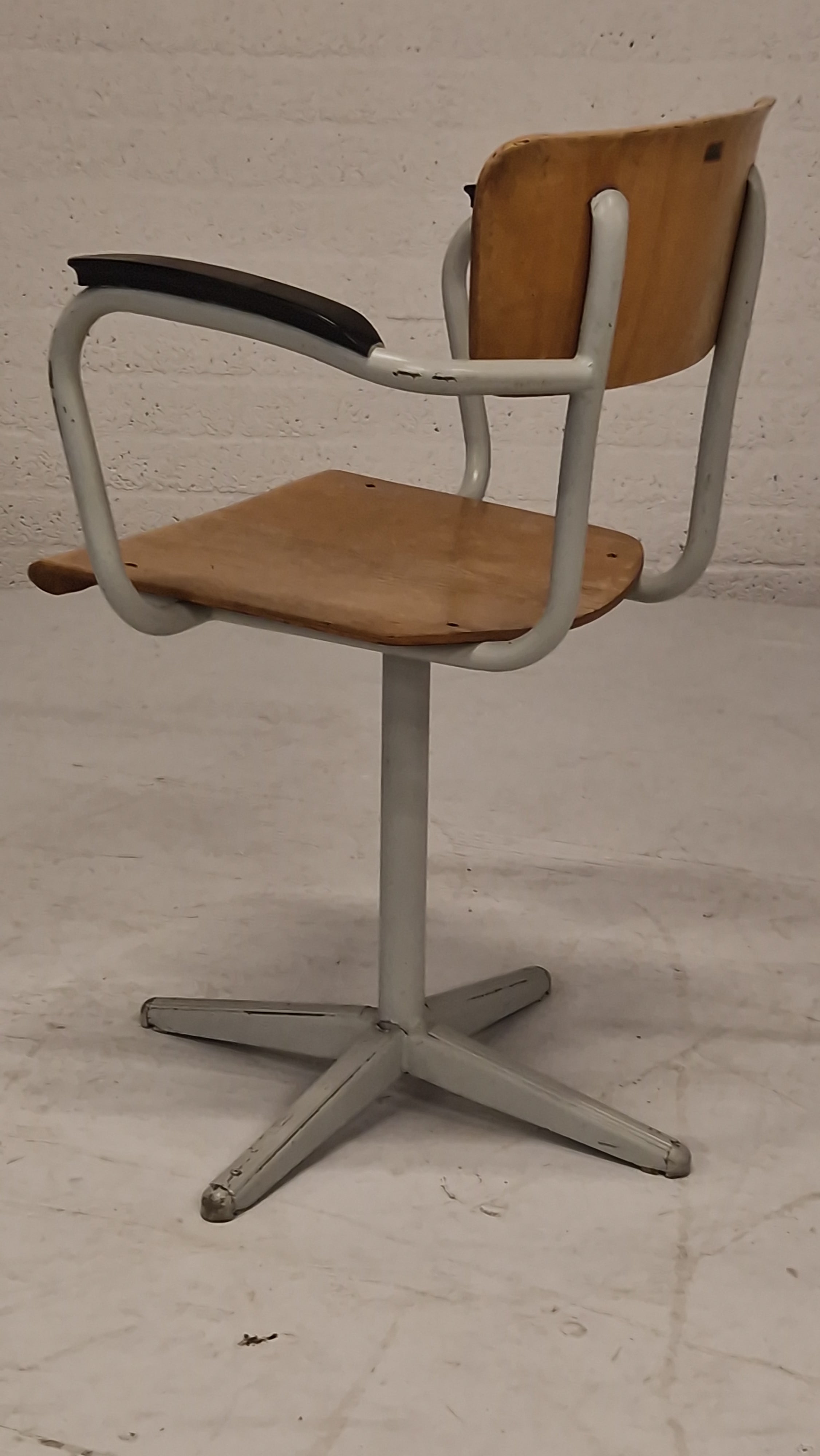 Industriele atelierstoel