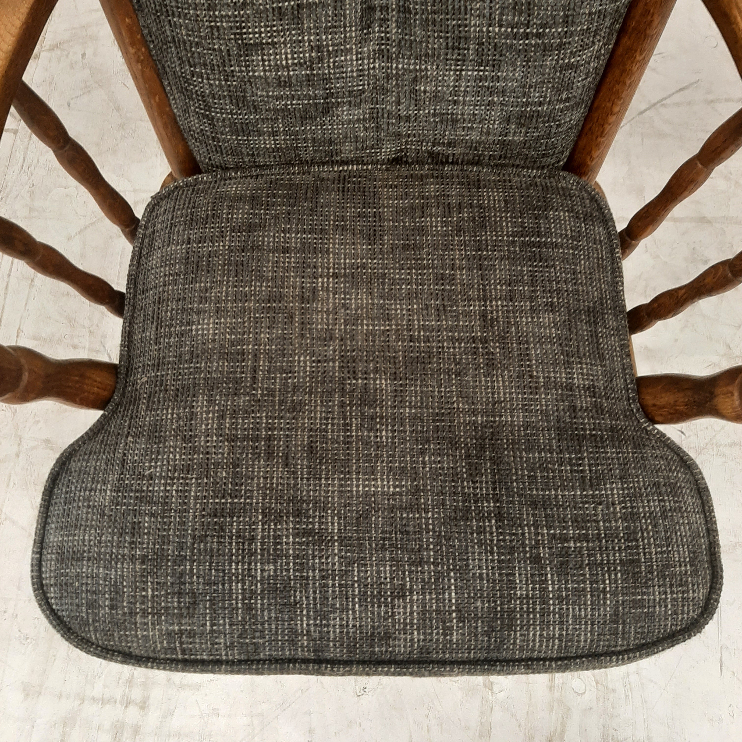 Eiken oorfauteuil met grijze bekleding