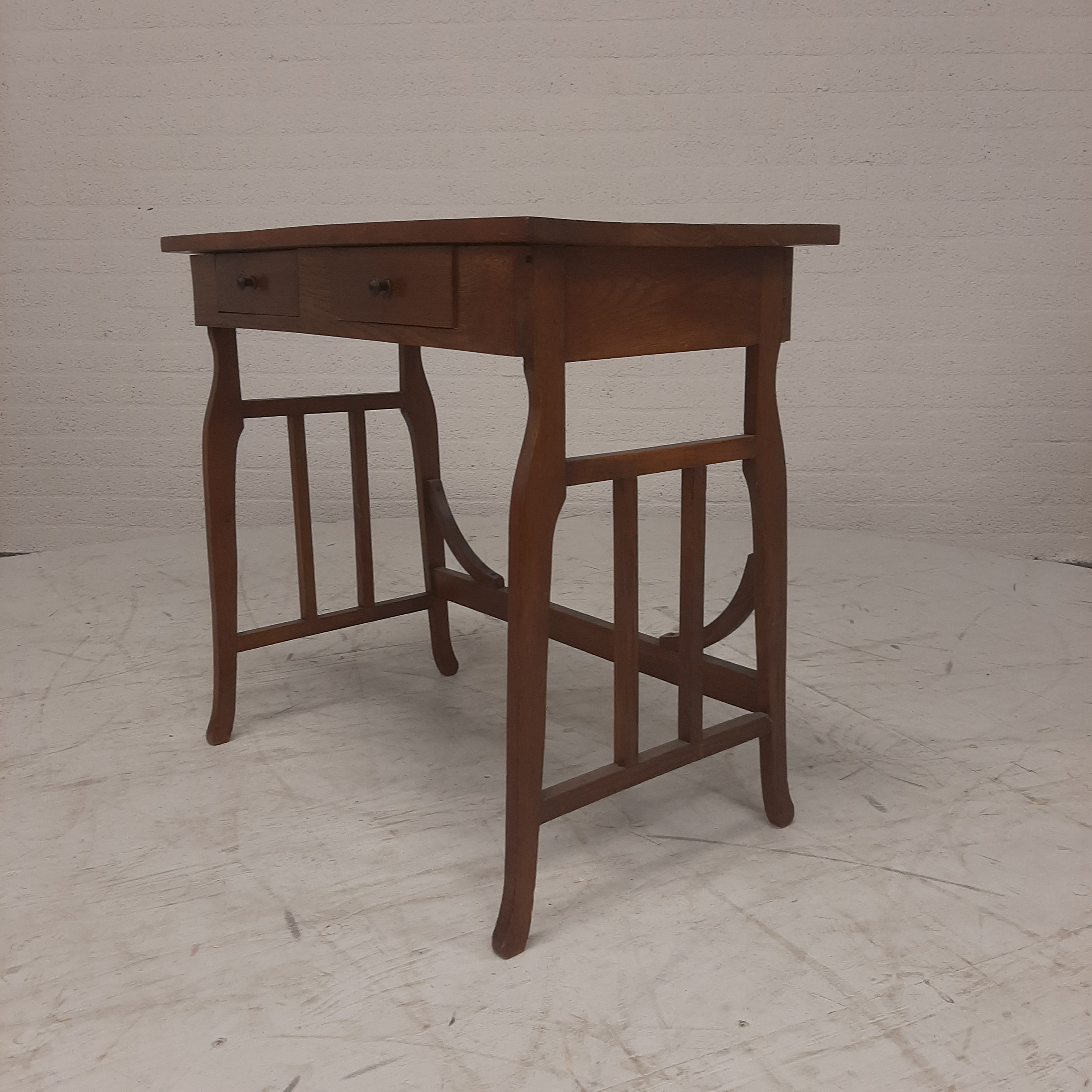 Eiken schrijftafel/ sidetable