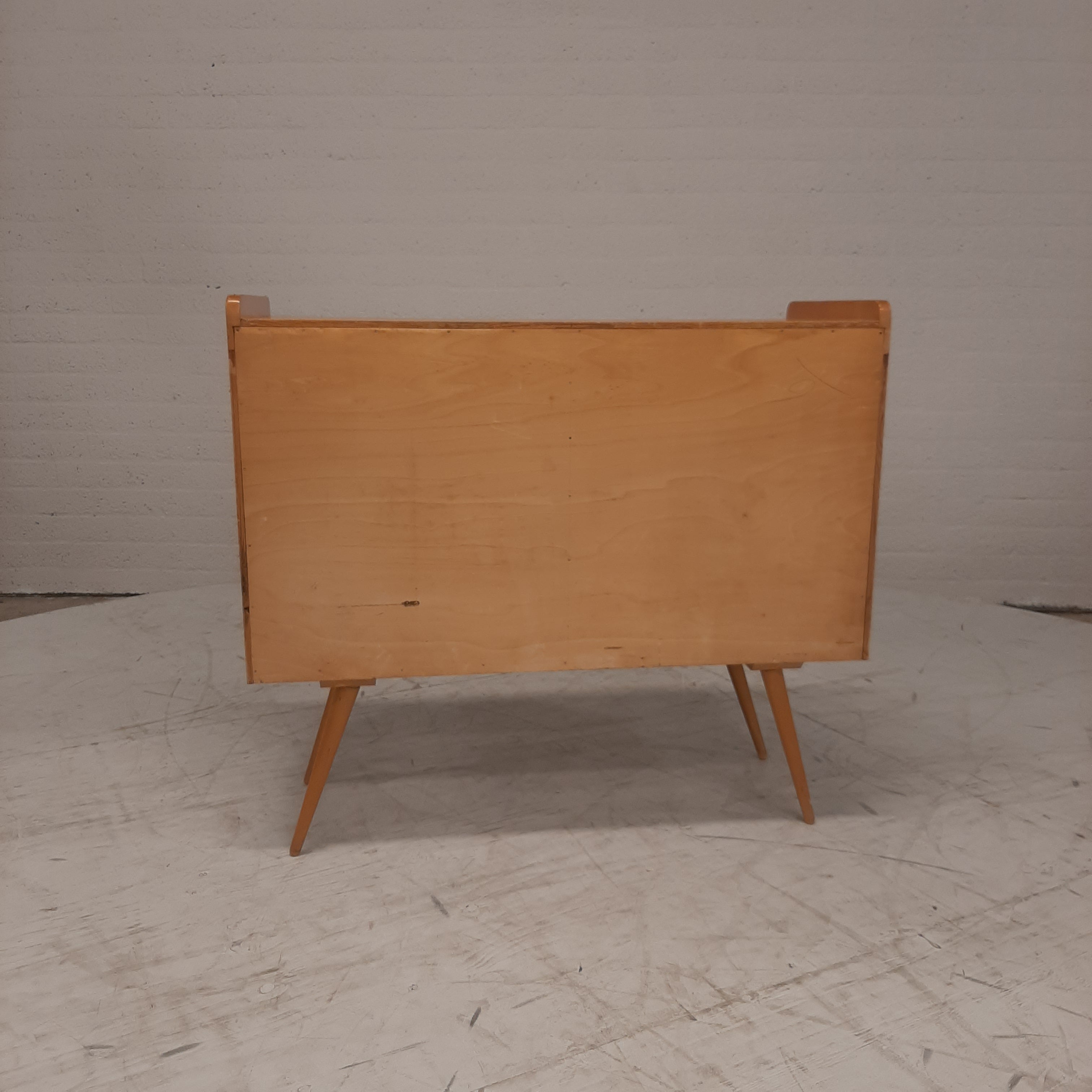 Houten kastje 4 lades en deurtje
