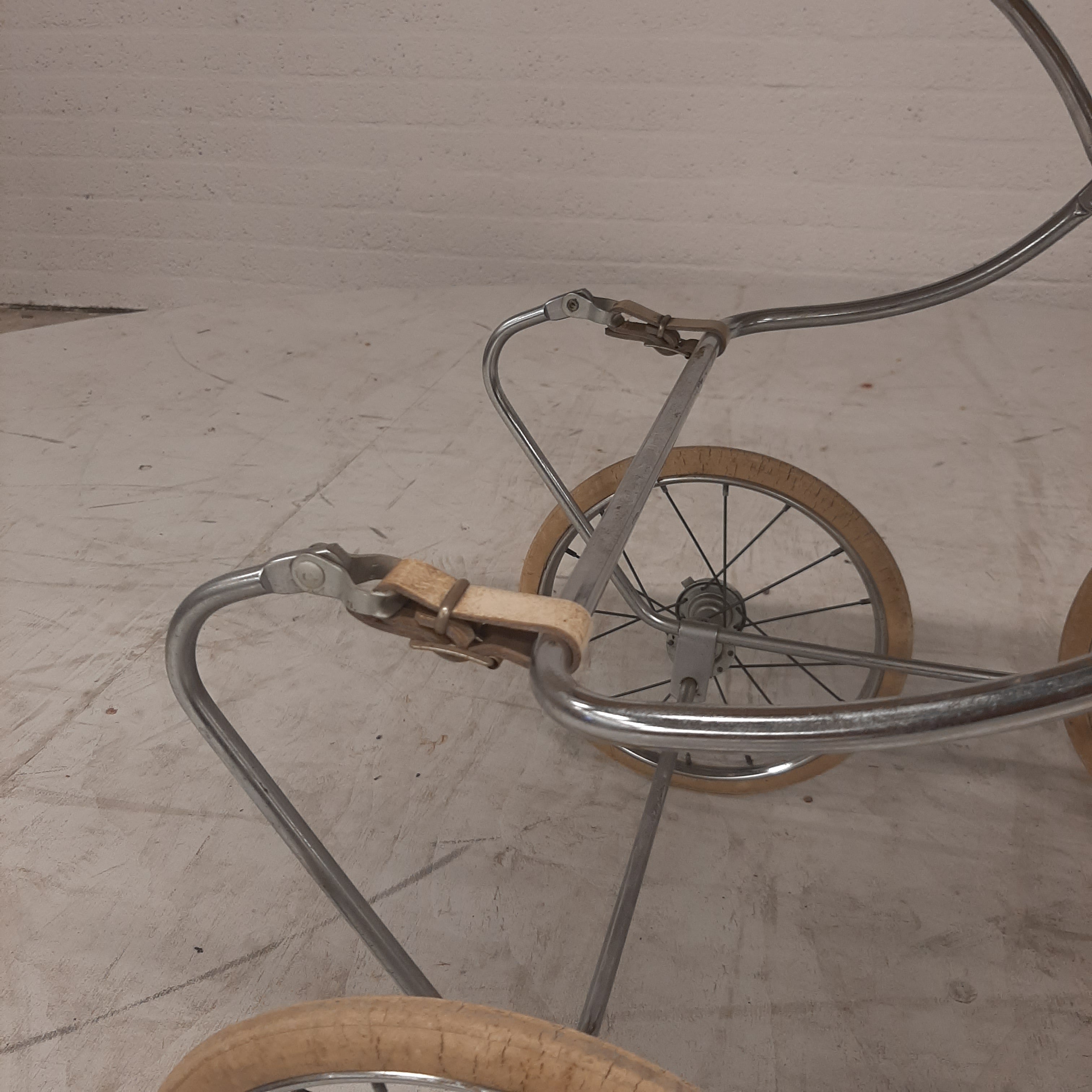 Vintage kinderwagen groen
