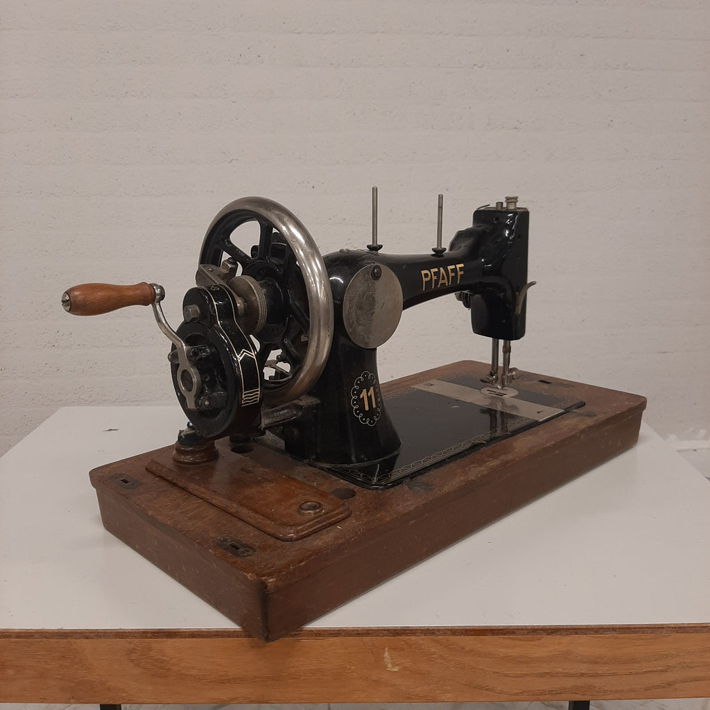 Pfaff 11 handnaaimachine