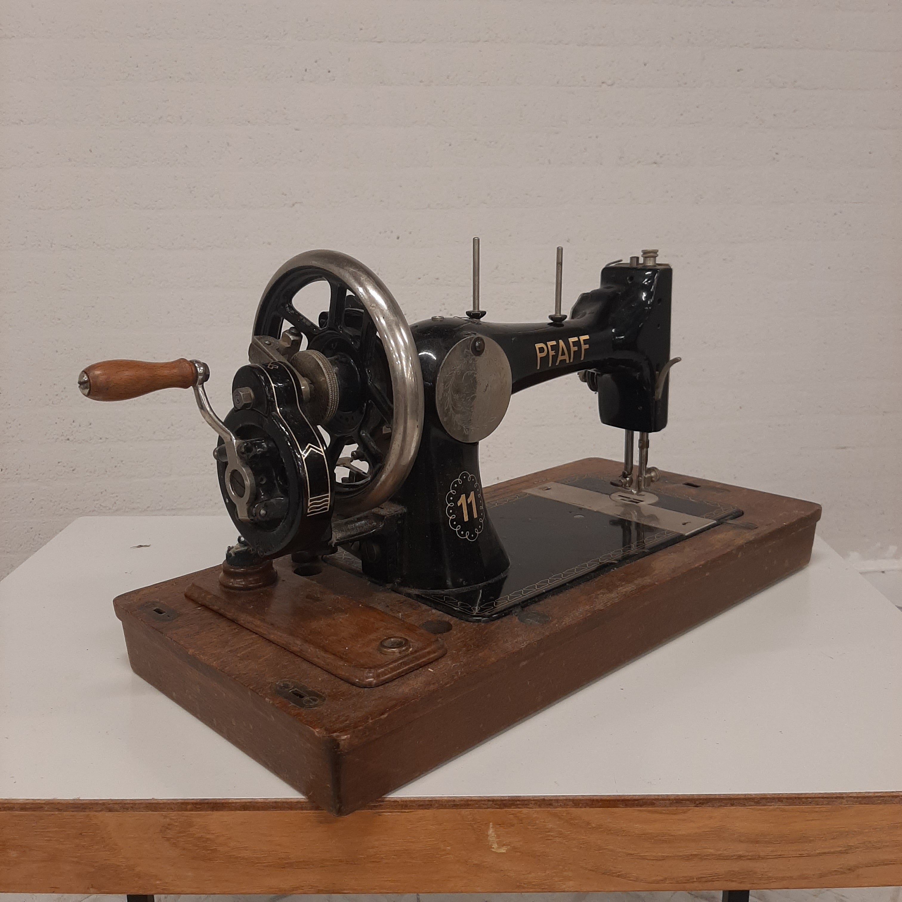 Pfaff 11 handnaaimachine