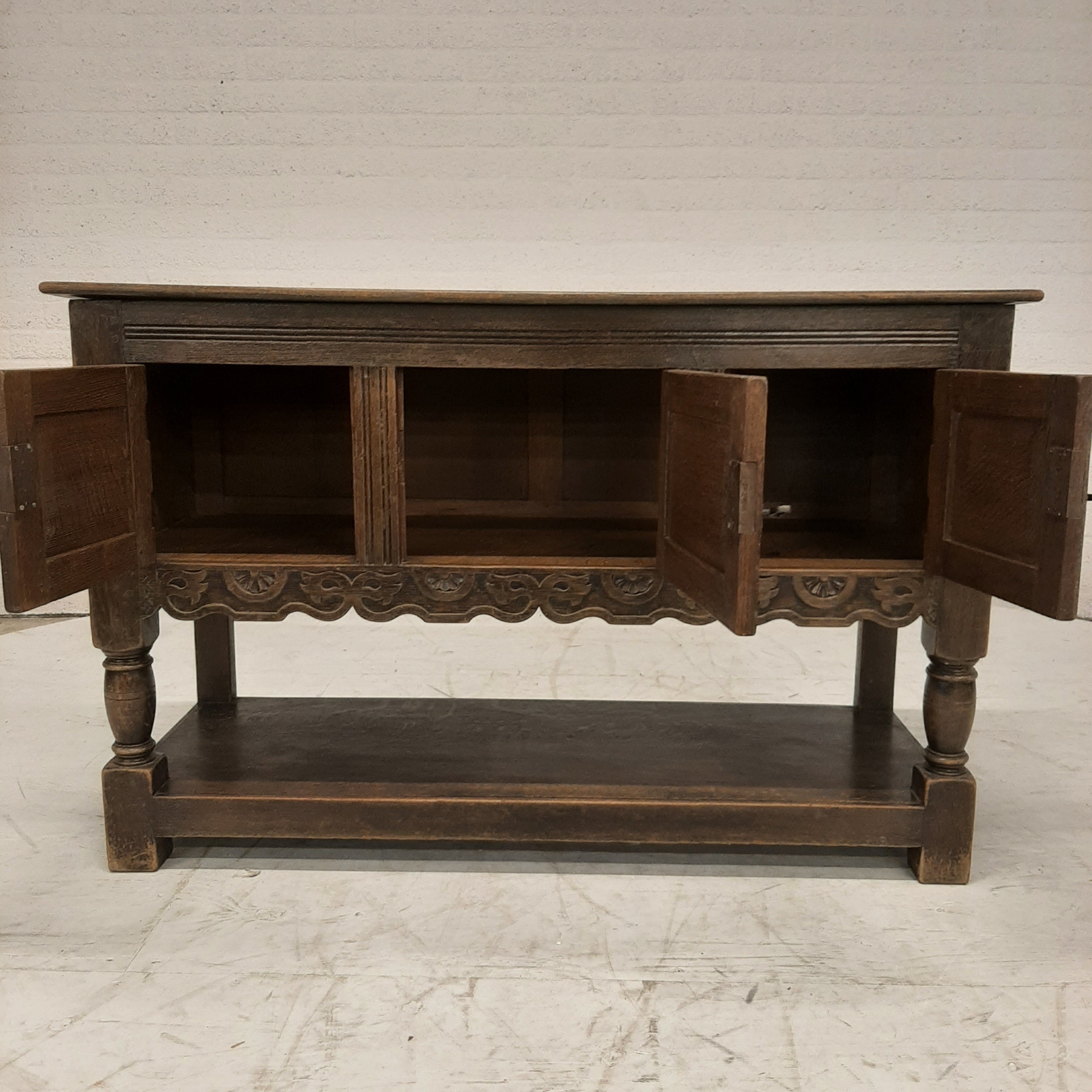 Eiken dressoir 3 deurtjes