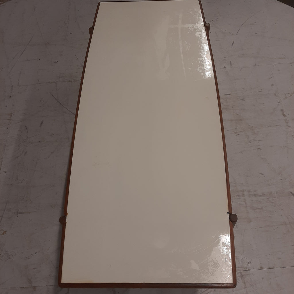 Mid Century modern salontafel met spijlen rek