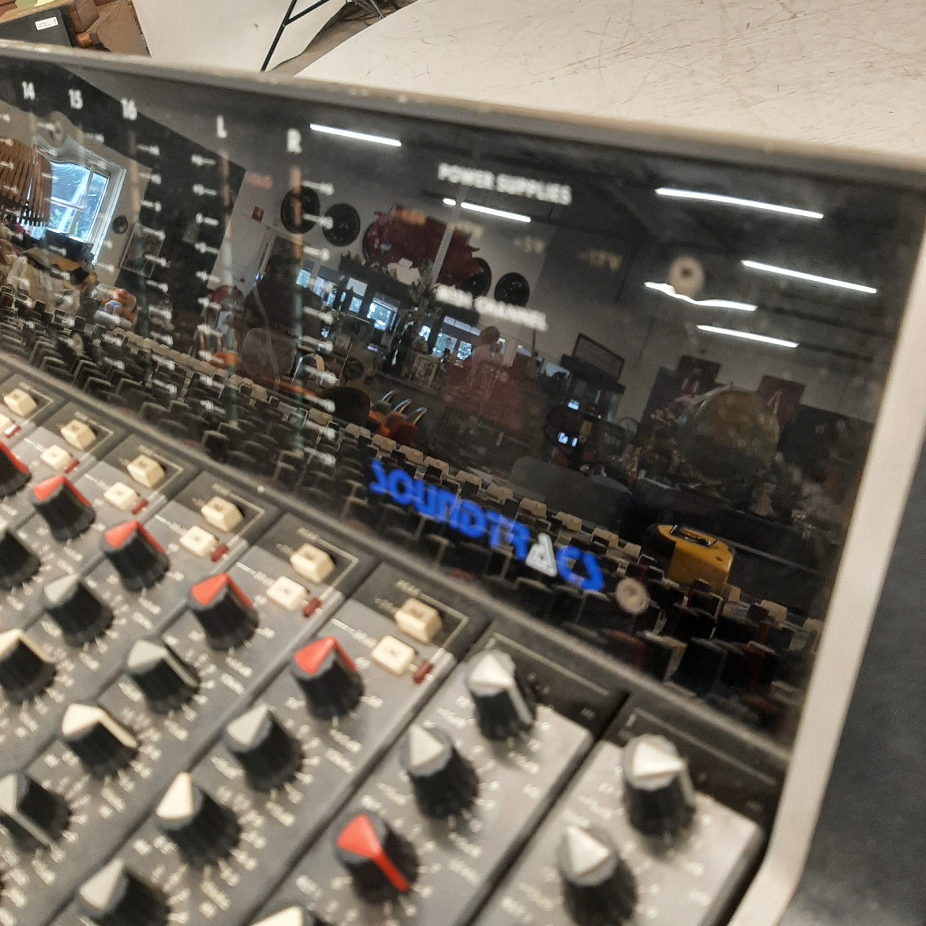 Studio mengtafel van Soundtracs UK