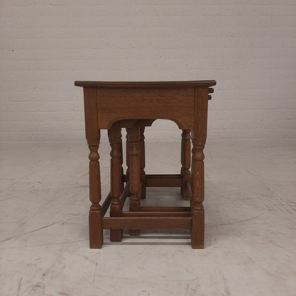 Eiken nest 3 tafeltjes zwevend