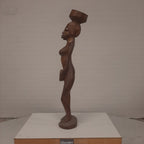 Houten beeld Afrikaanse vrouw