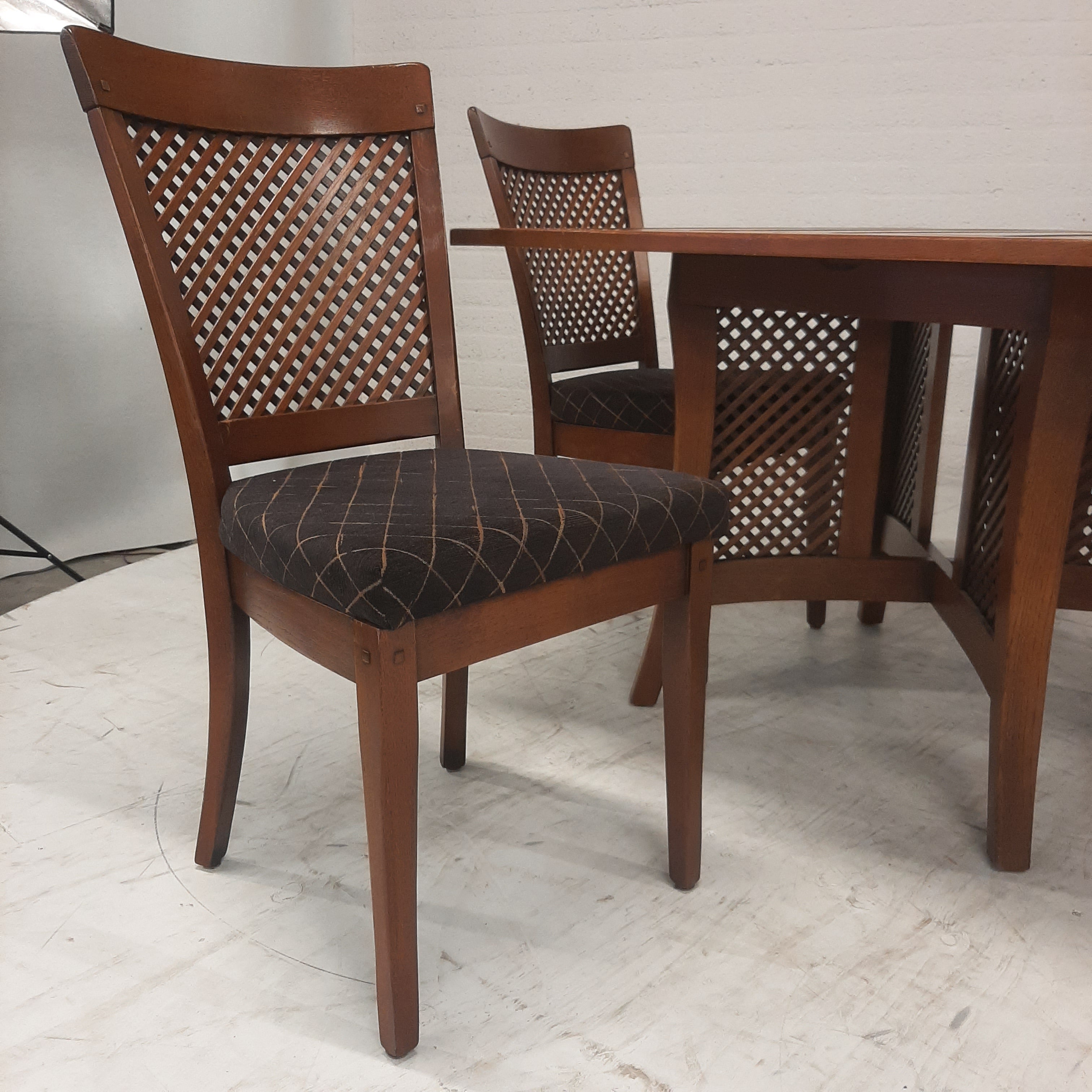 TS design tafel met vier stoelen