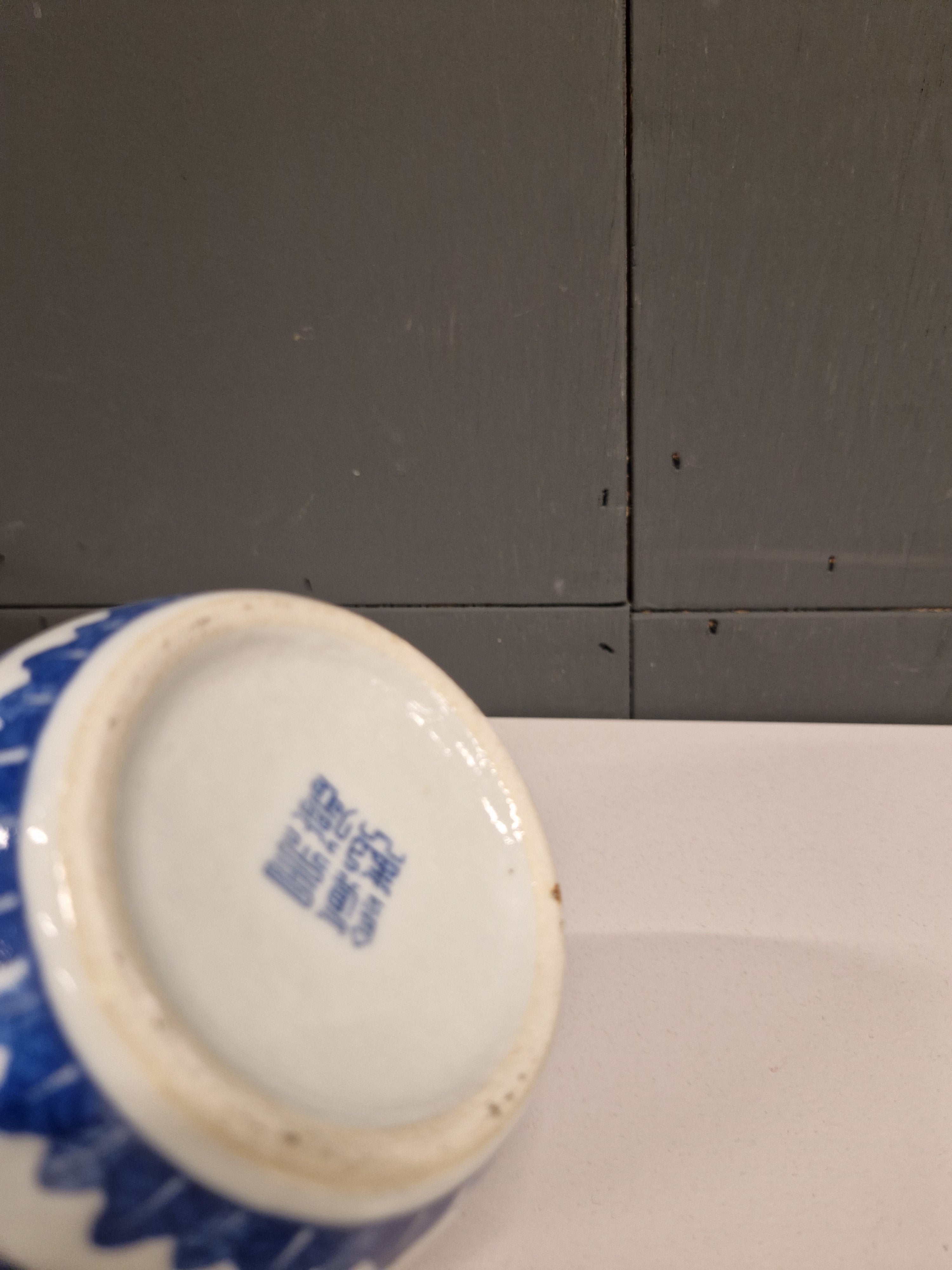 Chinees porselein vaasje, gemerkt