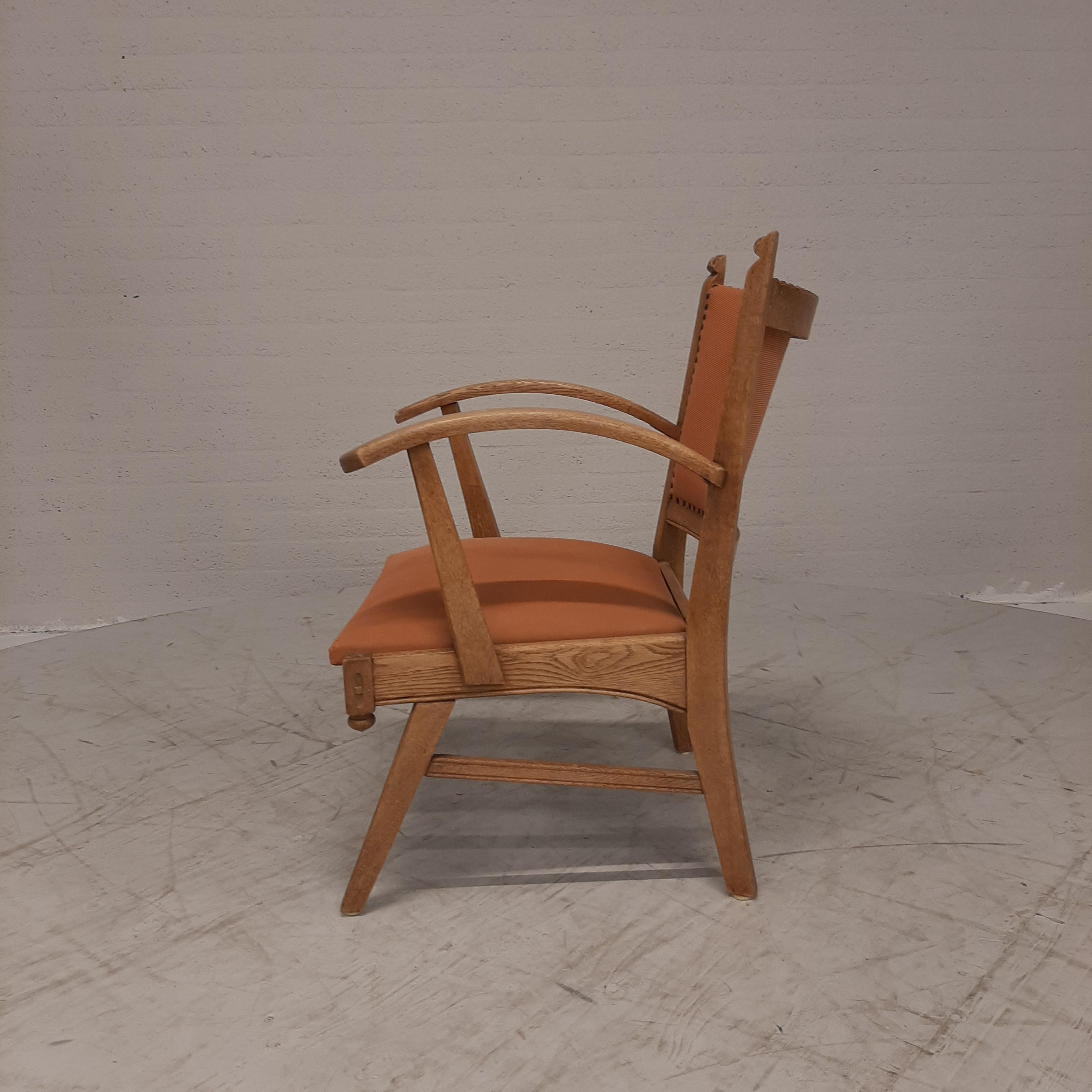 Vintage eiken fauteuil oranje bekleding