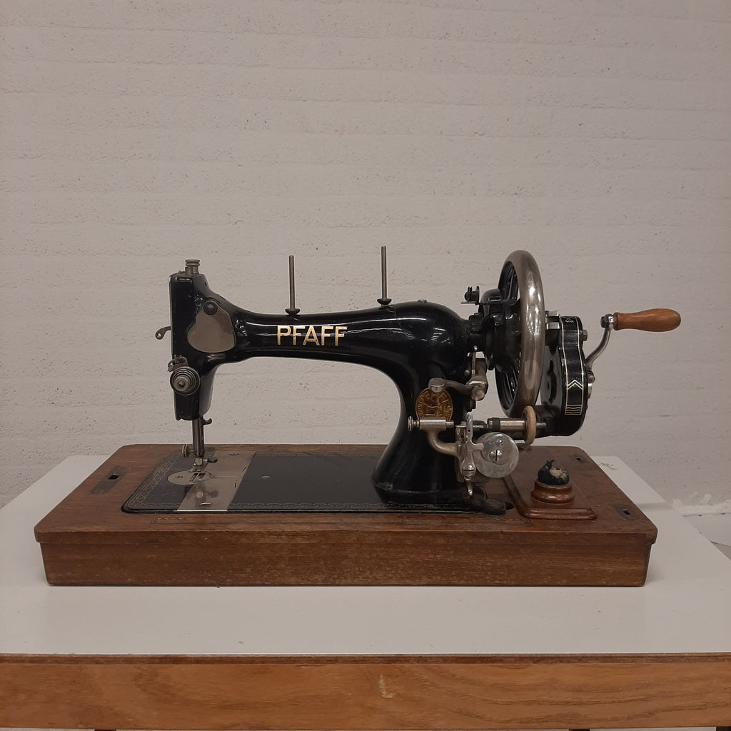 Pfaff 11 handnaaimachine