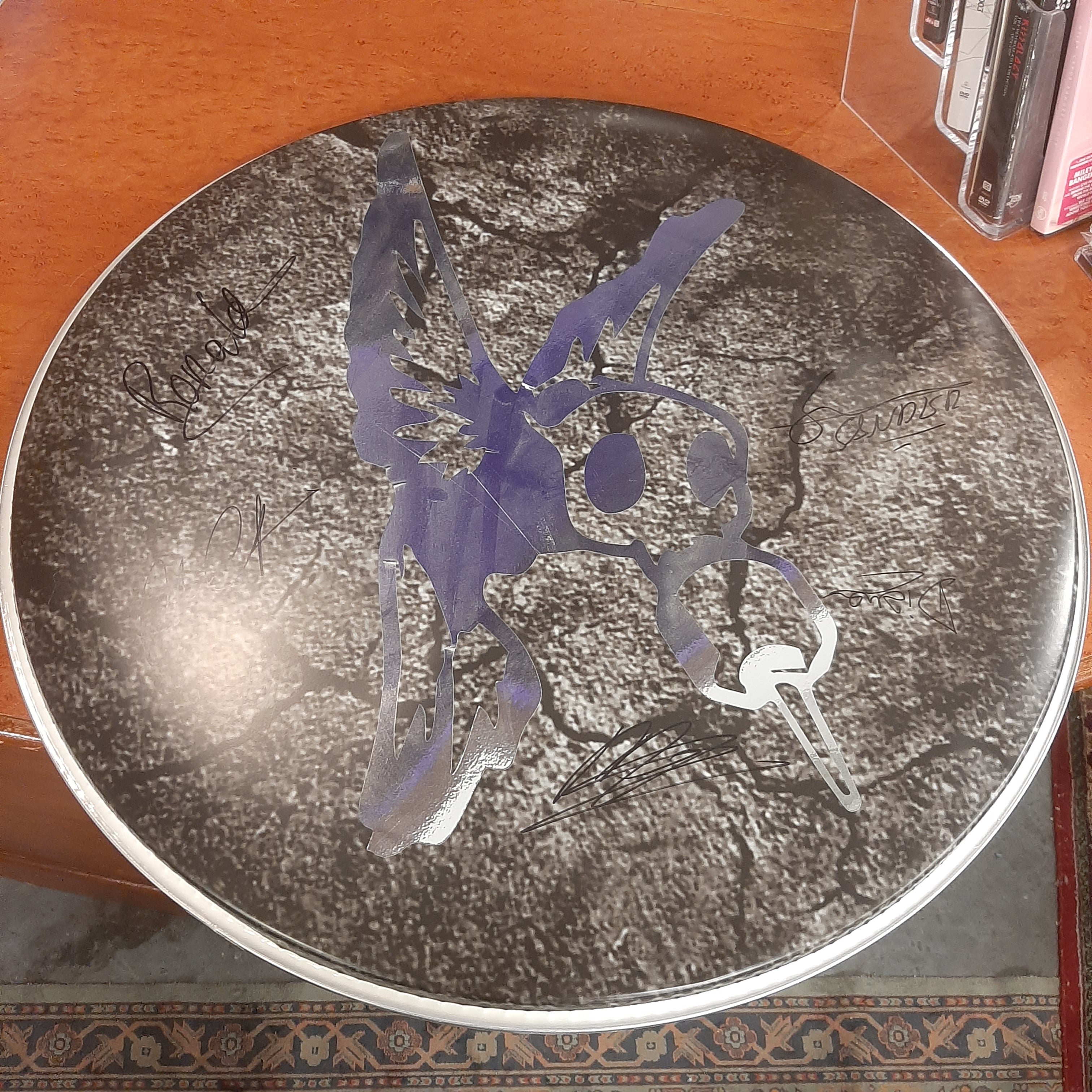 Delain drum resonatievel signed door de band. Nieuwe line up