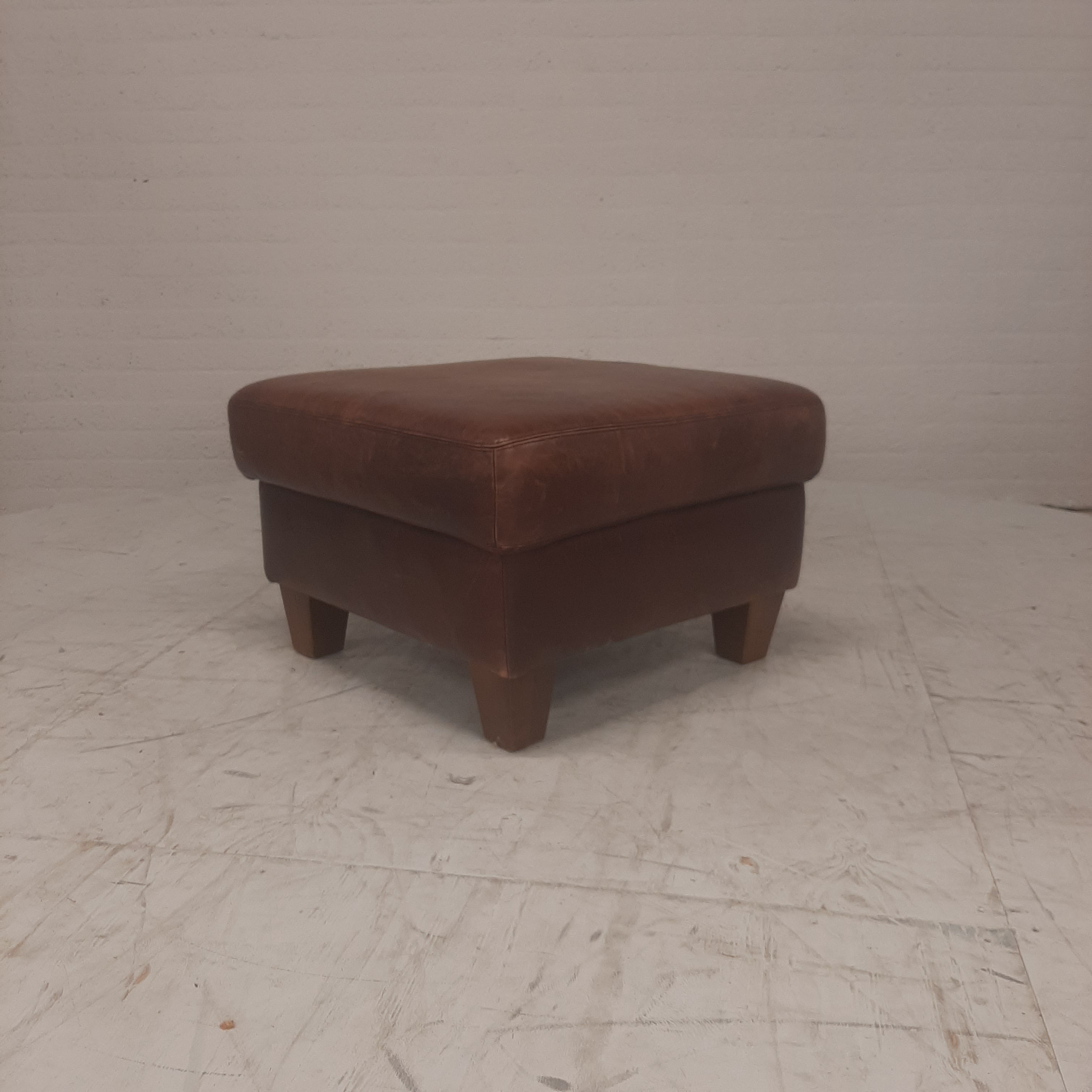 Bruin leren poef / hocker