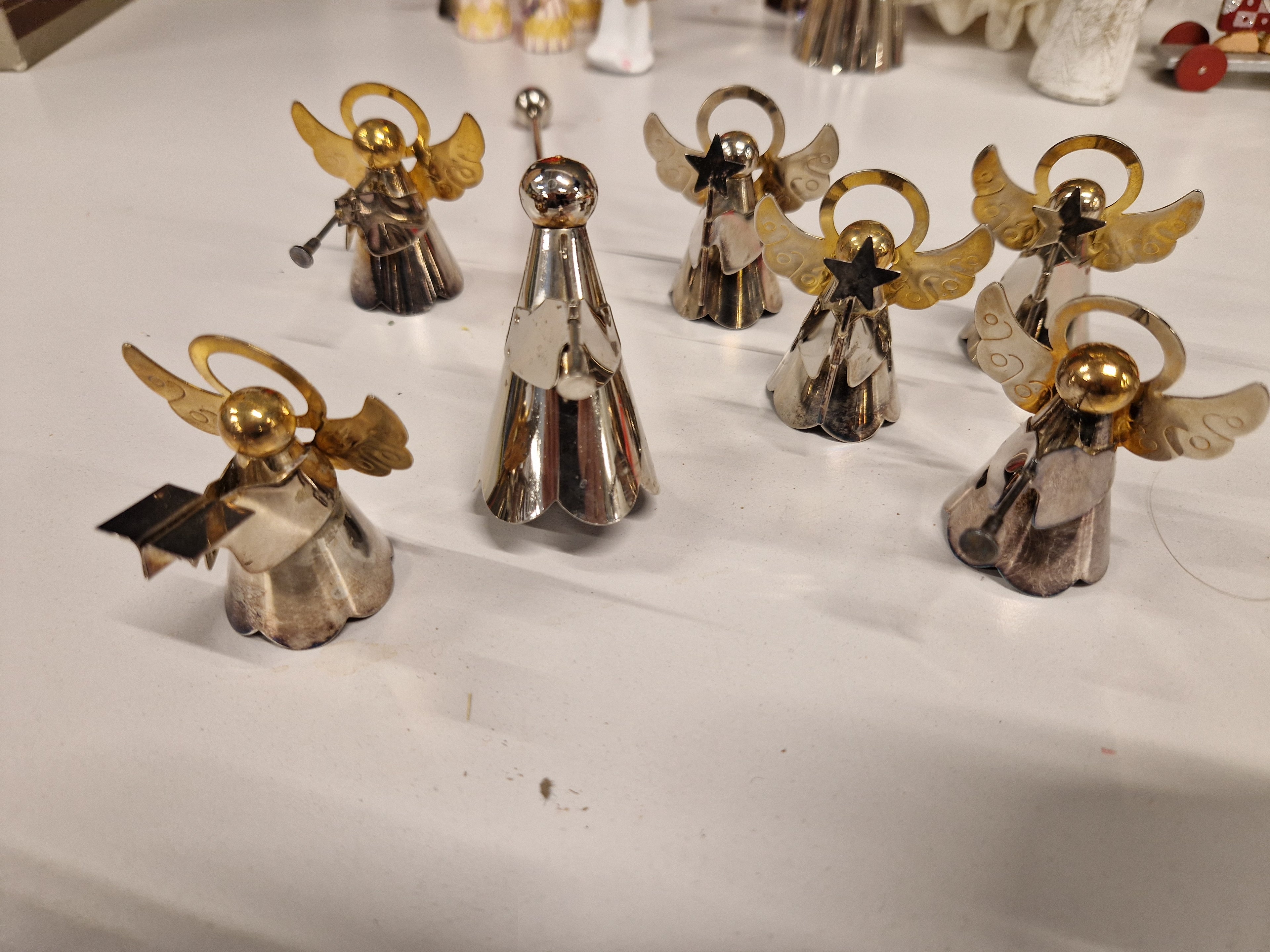 7 engeltjes,  waaronder een kaarsensnuiter