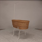 Vintage rotan wieg wit ijzeren onderstel