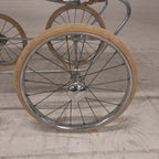Vintage kinderwagen groen