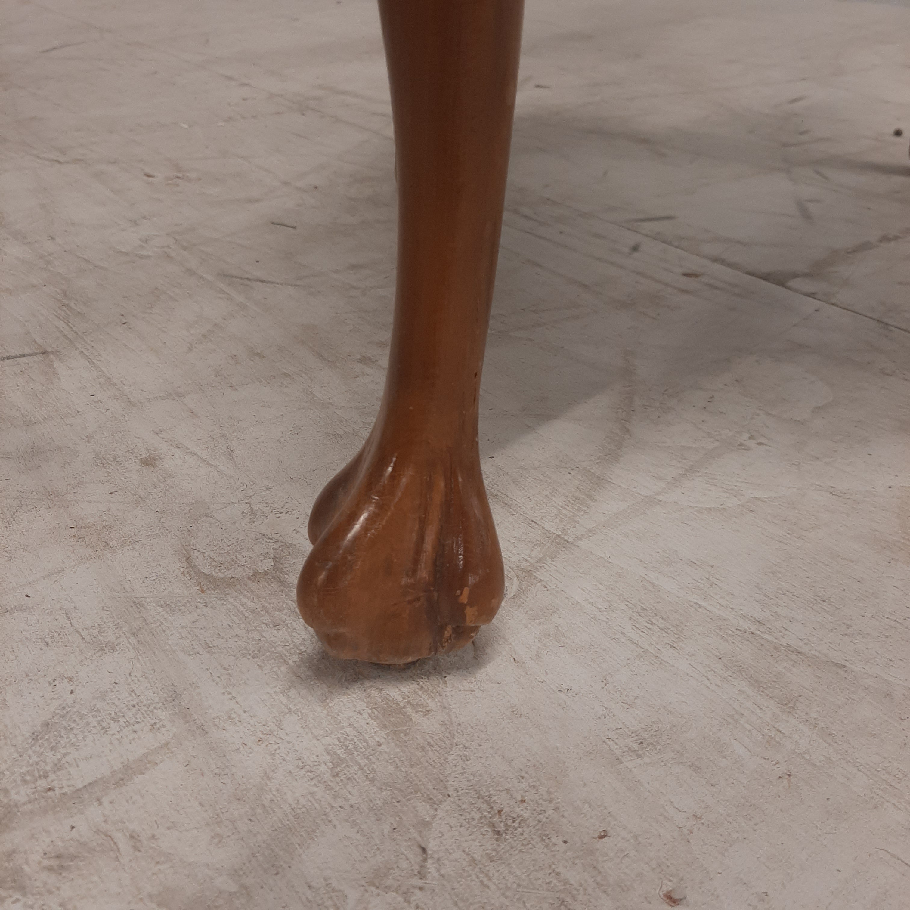 Eetkamerstoel met vioolvorm rugleuning
