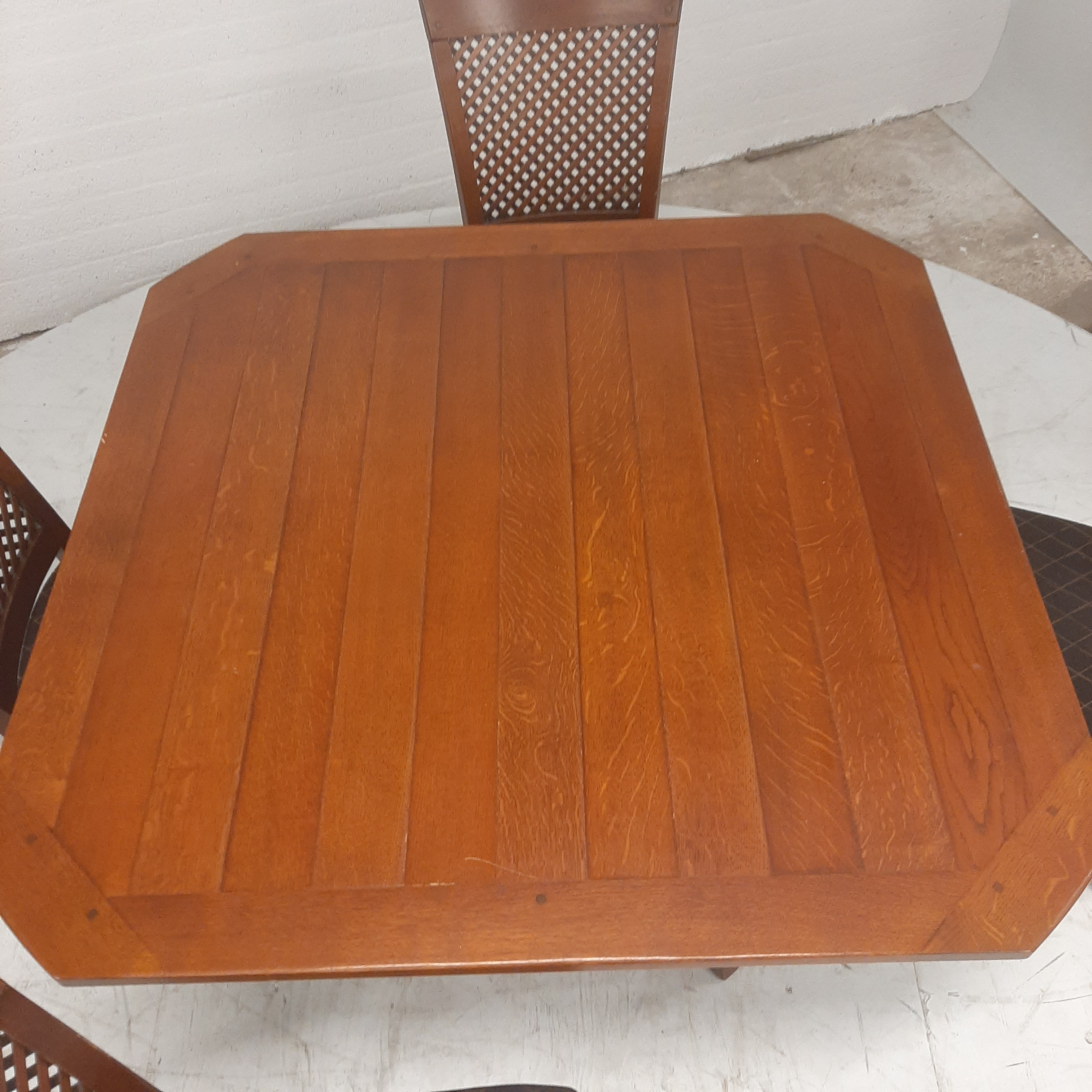TS design tafel met vier stoelen