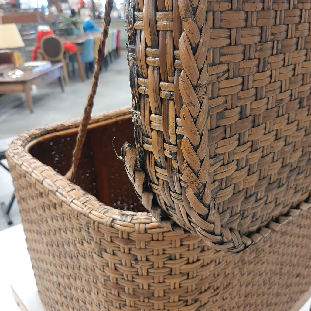 C & J rotan mand