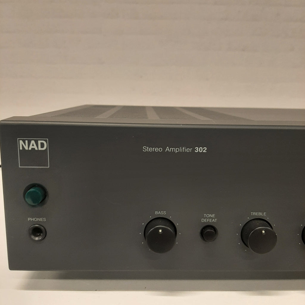 NAD 302 versterker