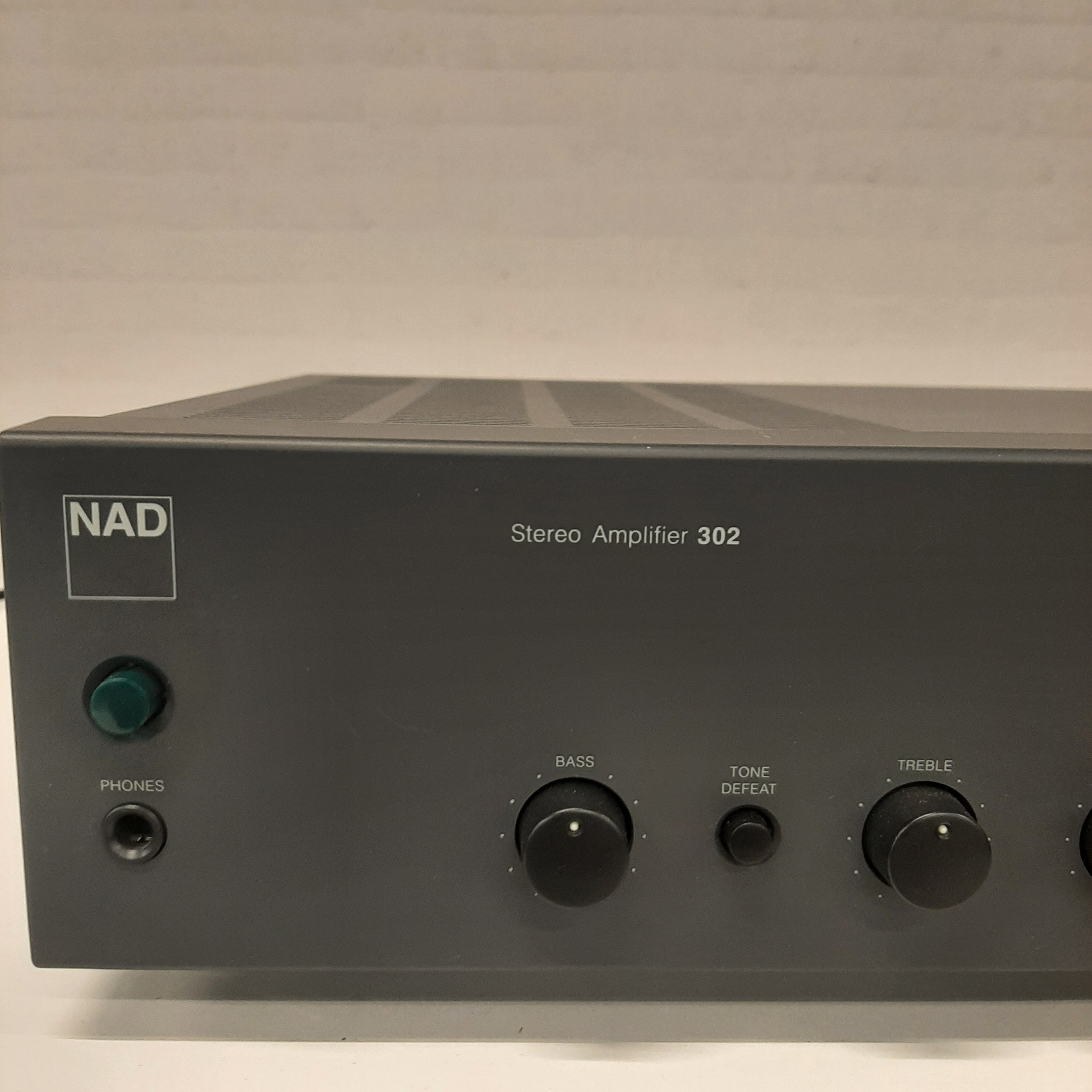 NAD 302 versterker